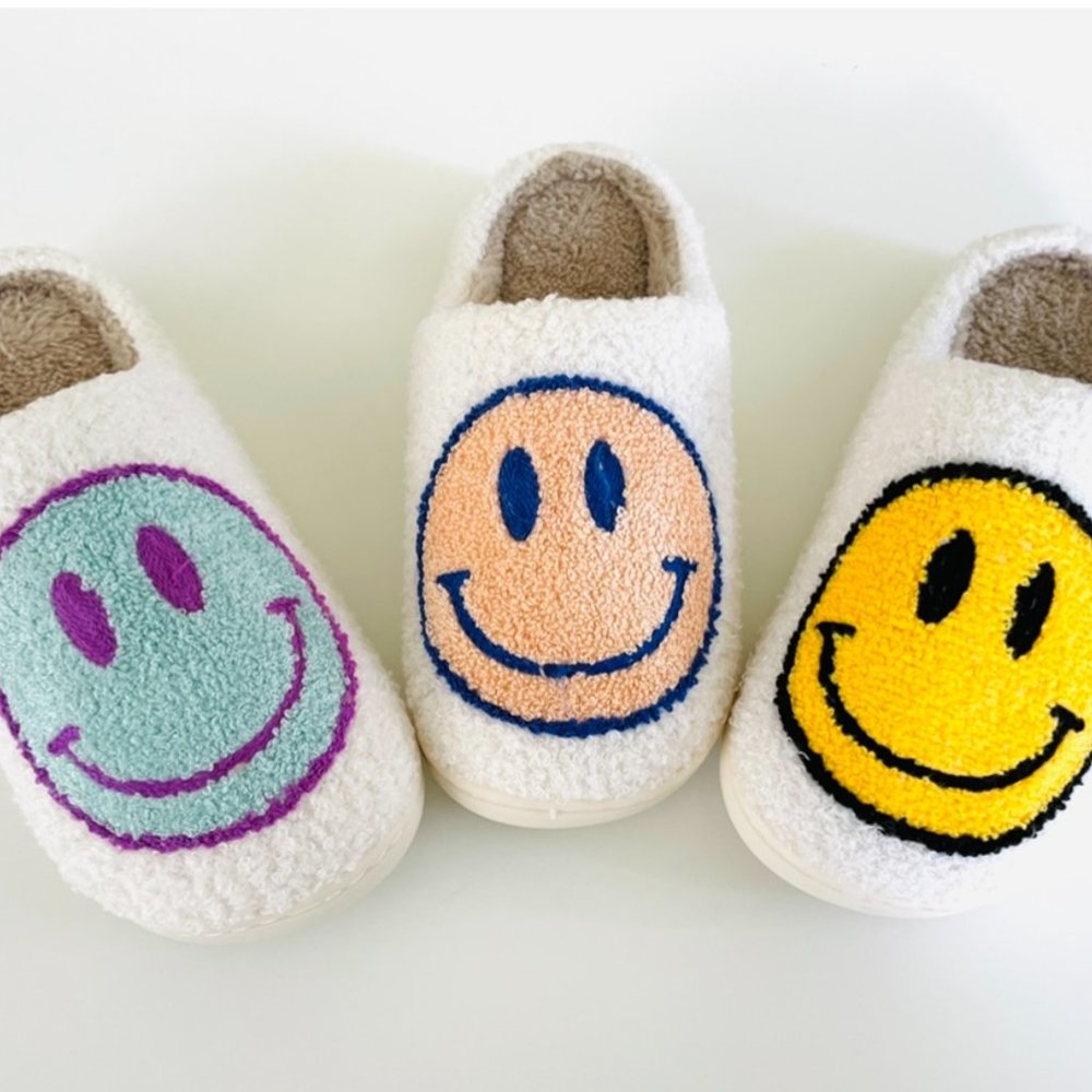 Womens Smiley Face Indoor Slippers/Comfy & Cozy slipper/Christmas Gift